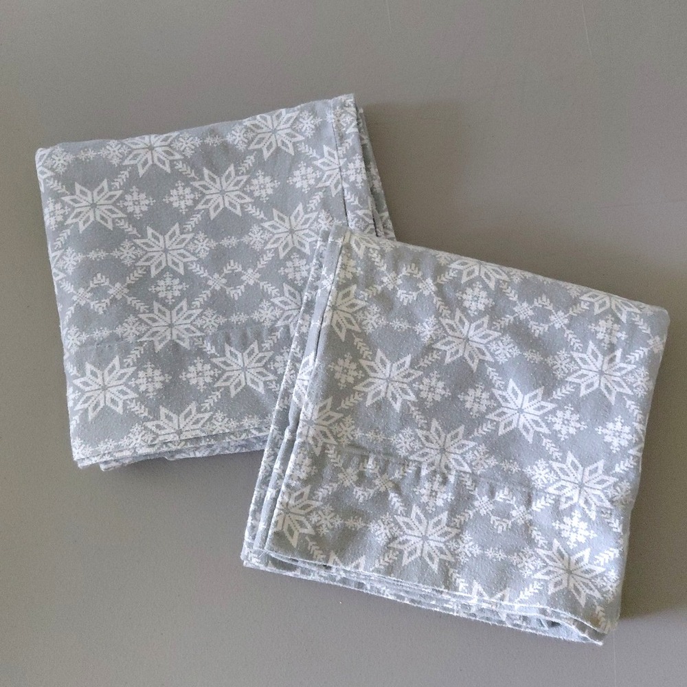 Flannel Pillowcases KING Set of 2 Gray with Snowflakes Cozy Cottage 100% Cotton